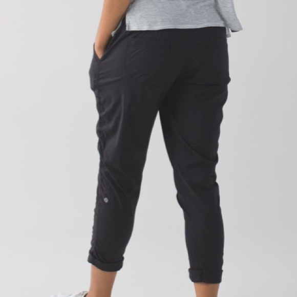 Lululemon Street to Studio Crops Black on Black Stripes size 8 unlined - Picture 9 of 9